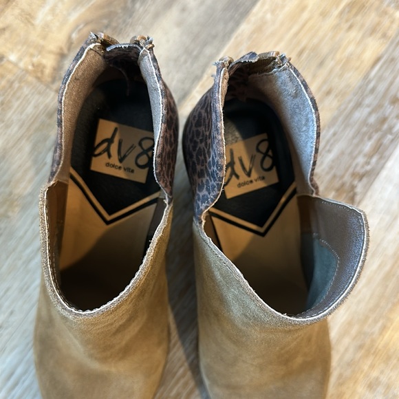 Dolce Vita tan suede ankle boots size 7.5 - Picture 4 of 4